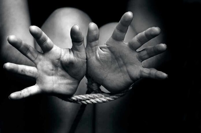 shutterstock_146428184 Hands bound with rope in black and white