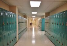 Oregon Teacher Reveals How She Survived School hallway with rows of teal lockers